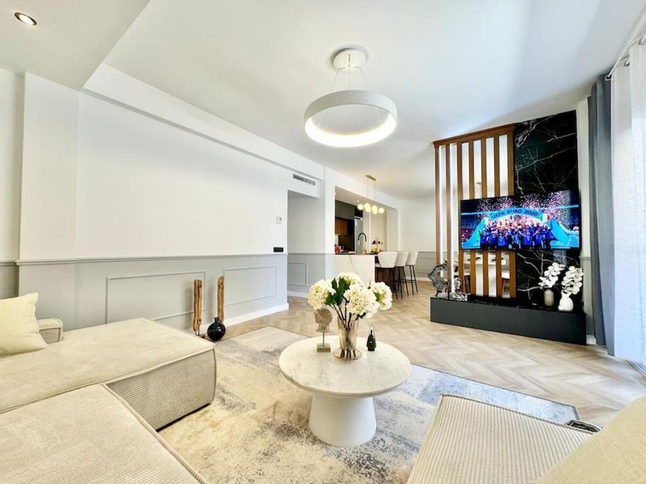 4Bd Central Soho Luxe Retreat Terrace 2Bh & Ac Málaga Esterno foto